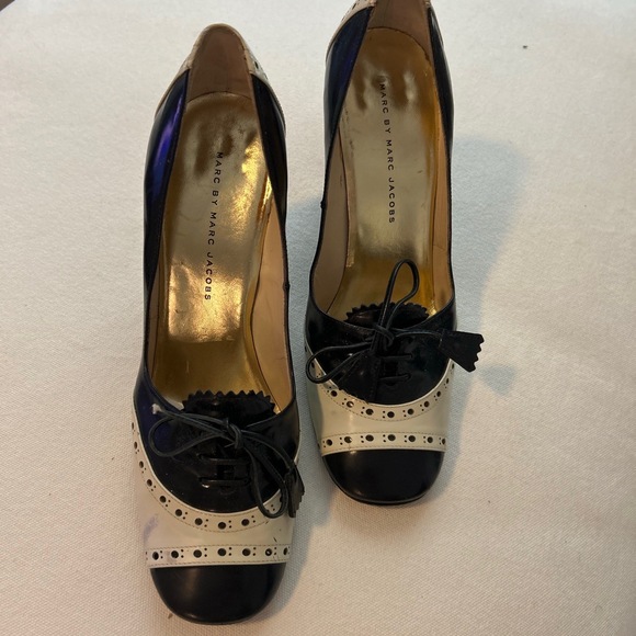 Marc by Marc Jacobs Black White Wing Tip Heels Brogue Lace-Up Size 40 - Picture 1 of 7